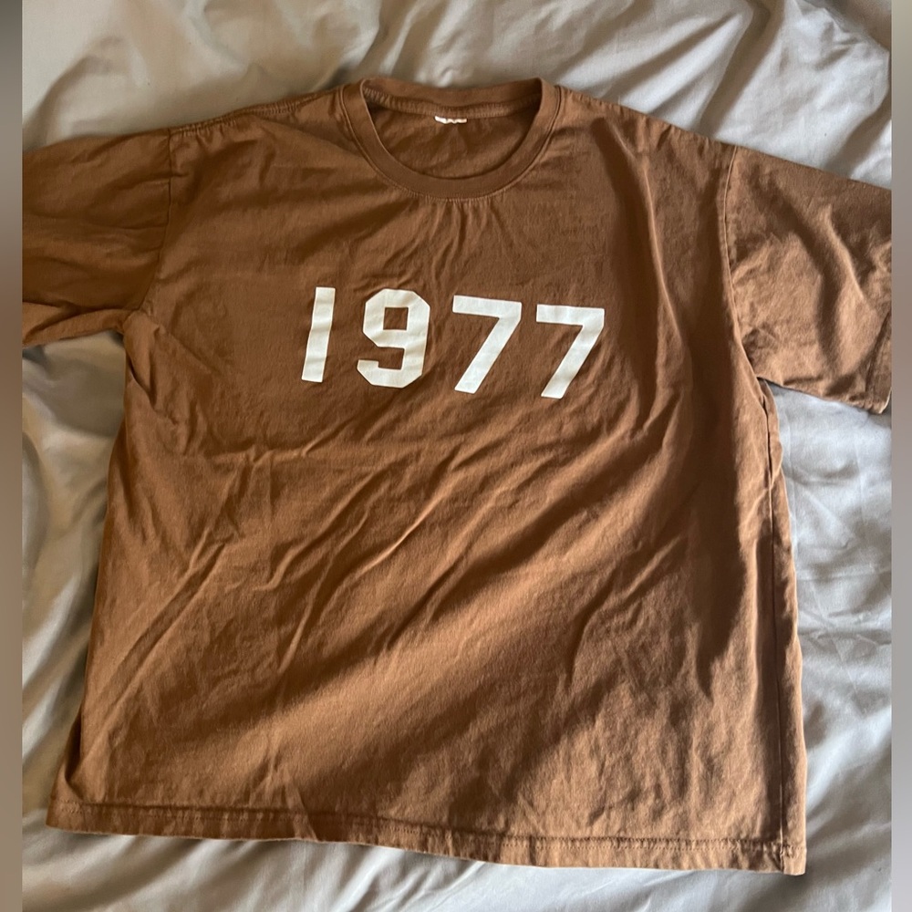 Unisex brown graphic t-shirt